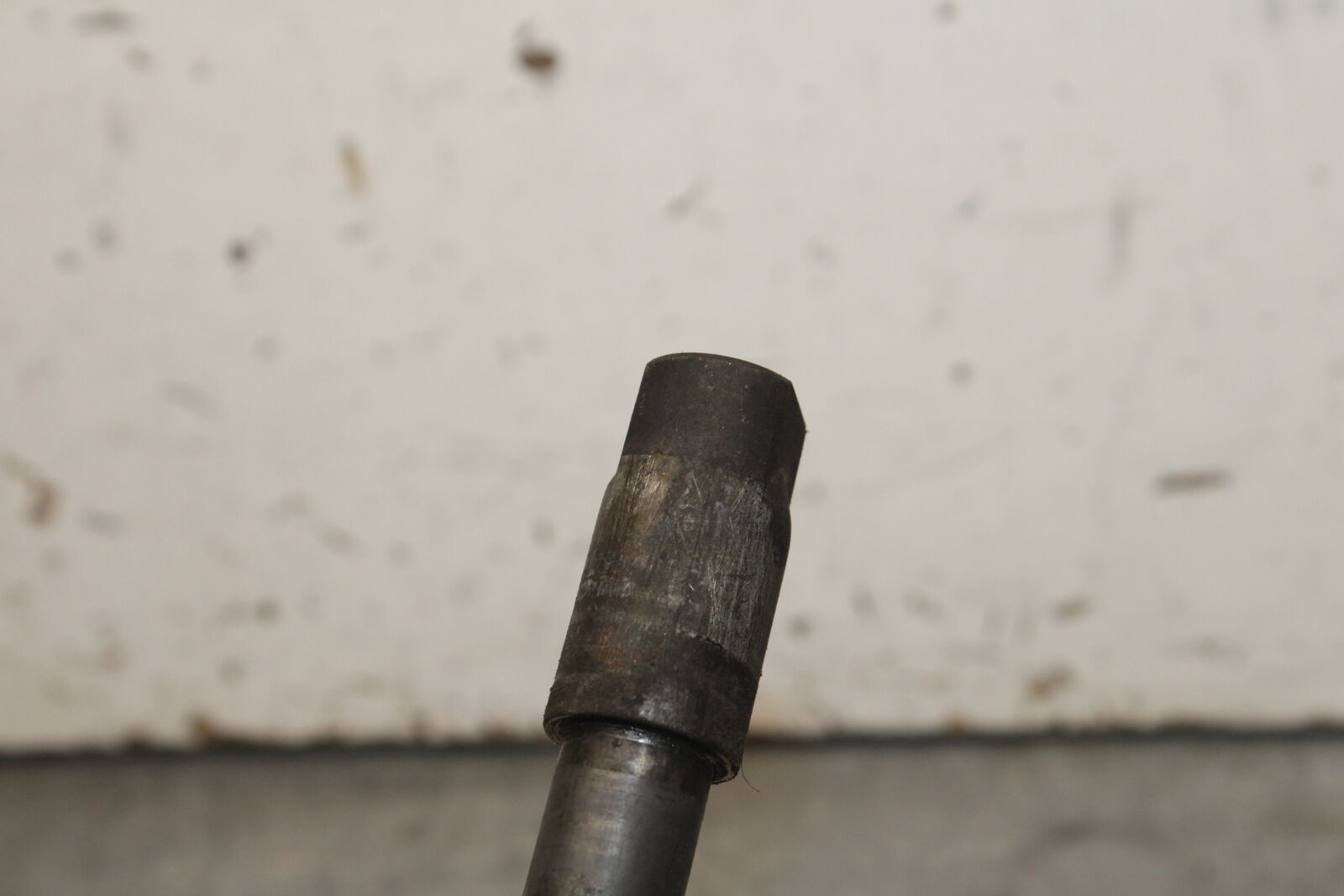 99-00 YAMAHA V STAR 1100 REAR AXLE BACK WHEEL RIM PIVOT BOLT AXEL BB711