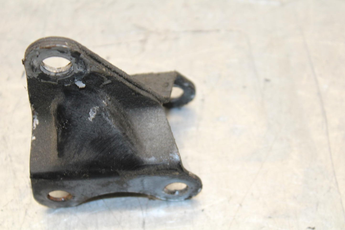1979 Yamaha XS1100 ENGINE MOUNT MOTOR BRACKET BB572