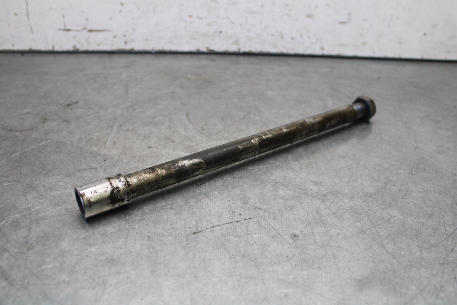 05-06 YAMAHA ROYAL STAR REAR AXLE BACK WHEEL RIM PIVOT BOLT AXEL BB697