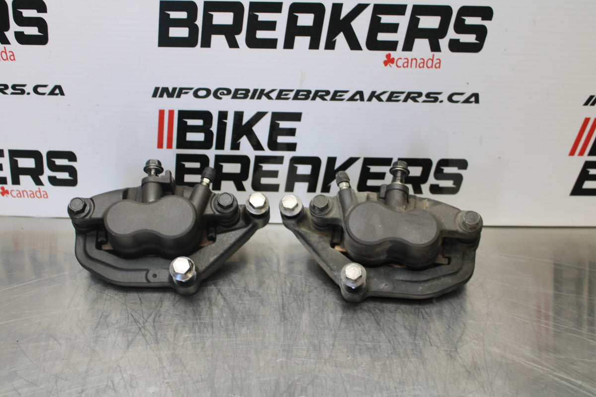 09-15 YAMAHA FZ6R RIGHT LEFT FRONT BRAKE CALIPER SET PAIR CALIPERS BB161