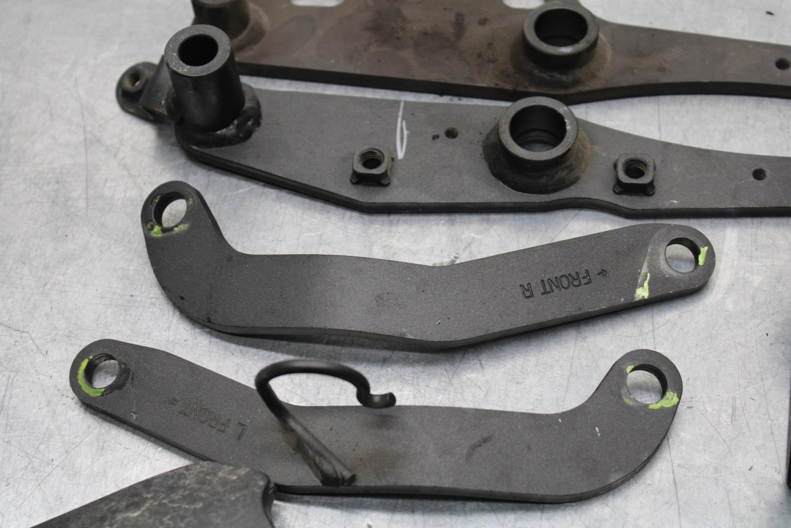 20 KAWASAKI Z400 ER400 ABS ENGINE MOUNT MOTOR BRACKET BB586