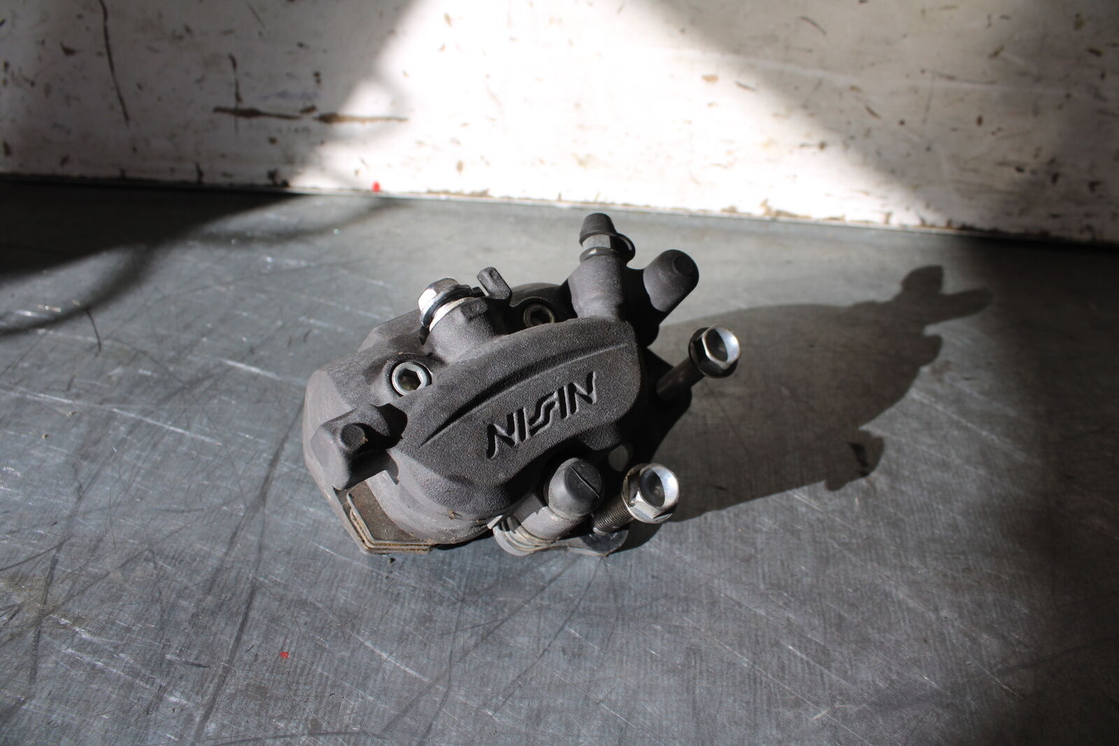 19-22 KAWASAKI Z400 RIGHT FRONT BRAKE CALIPER BB708
