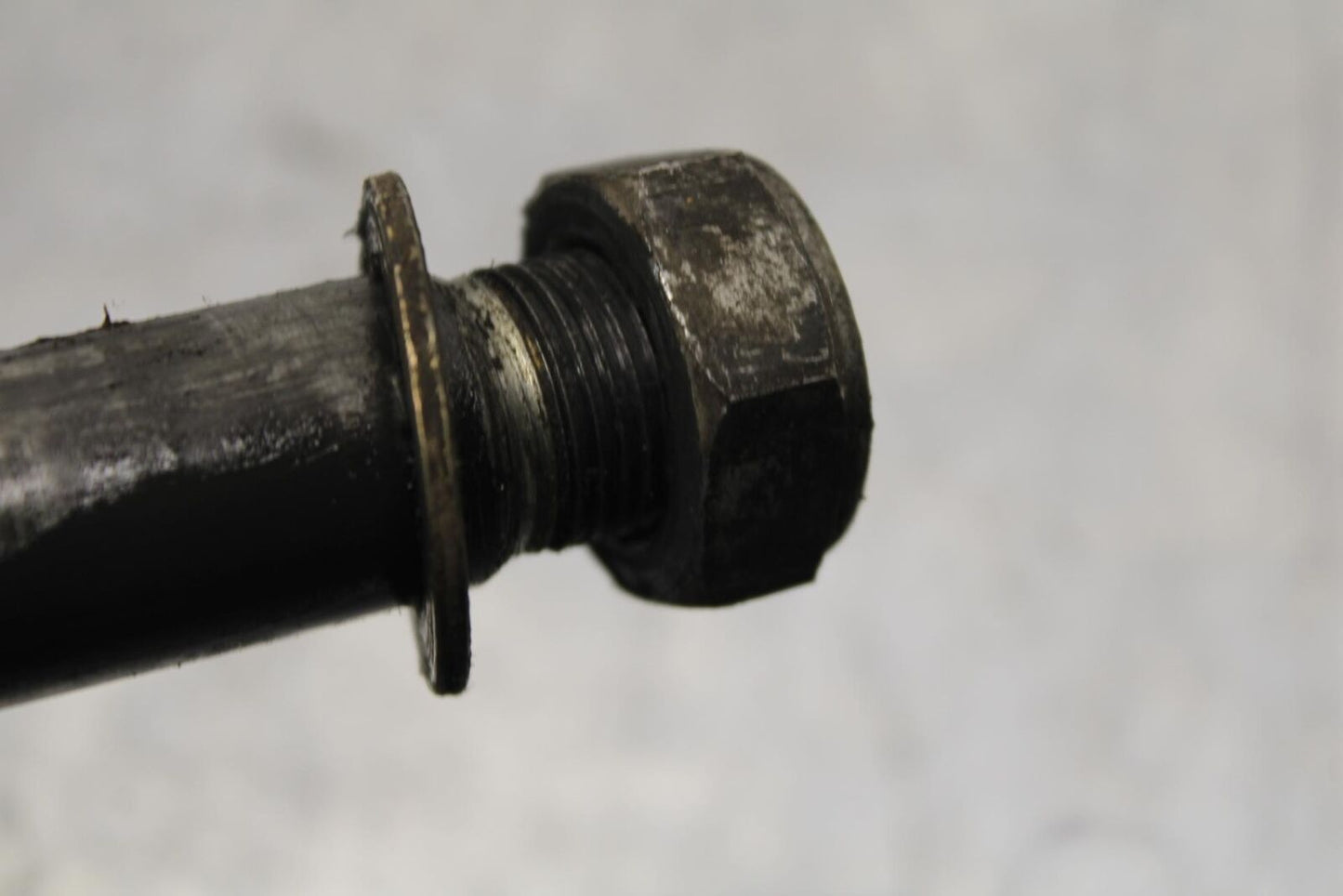 2000 Honda Super Hawk VTR1000F REAR AXLE BACK WHEEL RIM PIVOT BOLT AXEL BB577