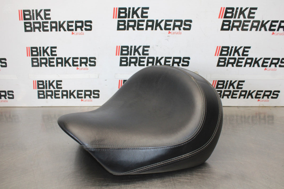 08 KAWASAKI VULCAN 1600 VN1600D NOMAD FRONT DRIVERS SEAT BB904