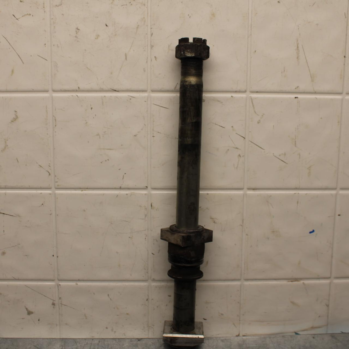 2011 Kawasaki Ninja ZX6R ZX600R REAR AXLE BACK WHEEL RIM PIVOT BOLT AXEL BB587