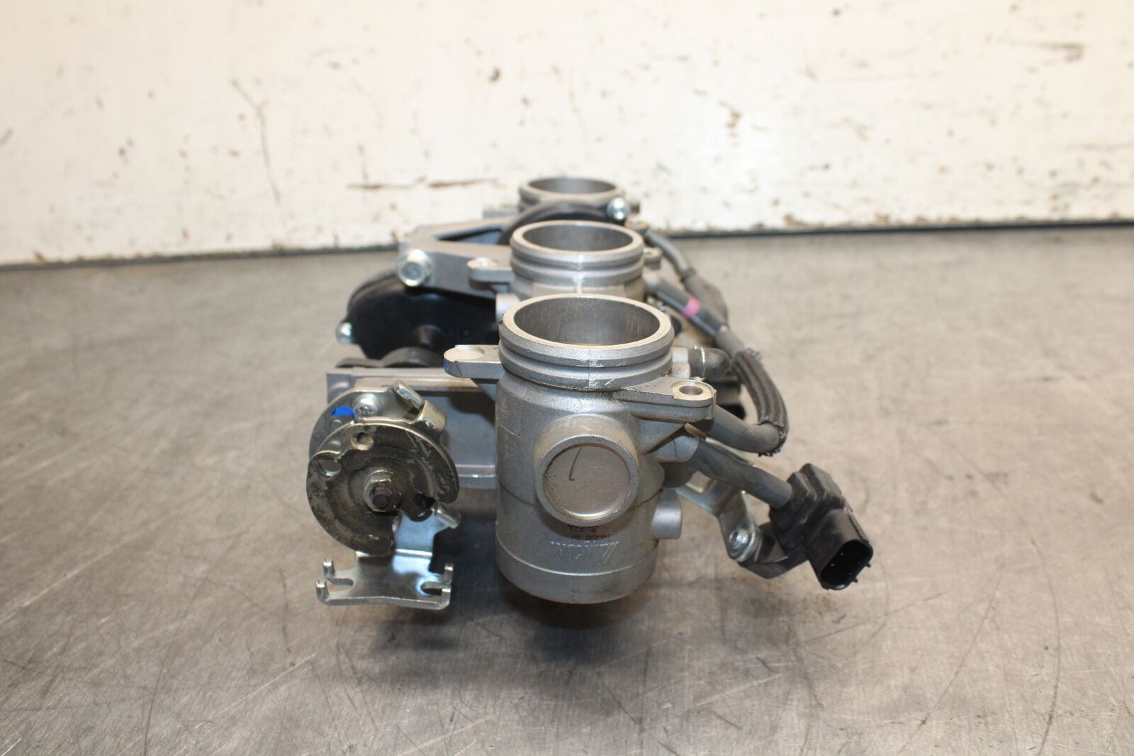 14-17 YAMAHA FZ09 MAIN FUEL INJECTORS / THROTTLE BODIES BB111
