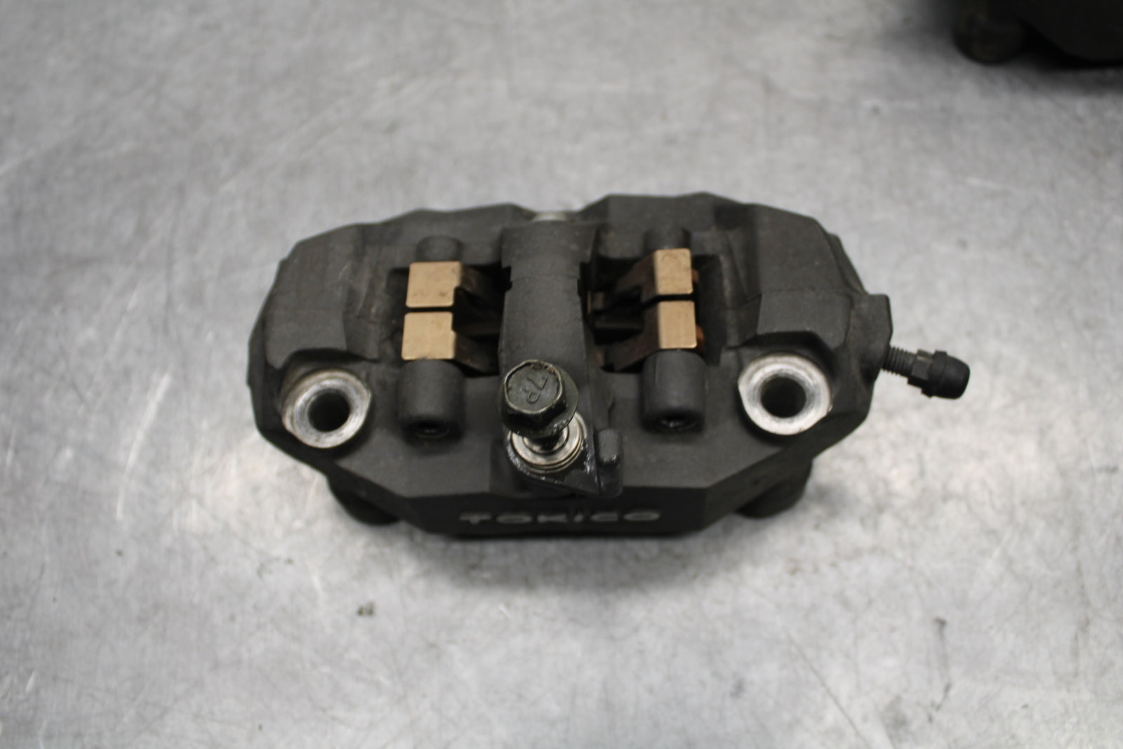 05-06 SUZUKI GSXR1000 RIGHT LEFT FRONT BRAKE CALIPER SET PAIR CALIPERS BB663