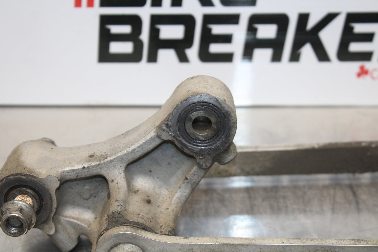 04-05 KAWASAKI NINJA ZX10R REAR DOGBONE SHOCK LINKAGE LINK BB163