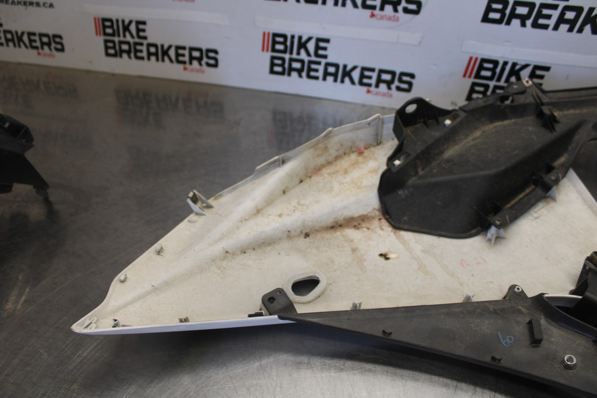 15-17 YAMAHA YZF R3 RIGHT LOWER MID UPPER SIDE FAIRING COWL  BB003