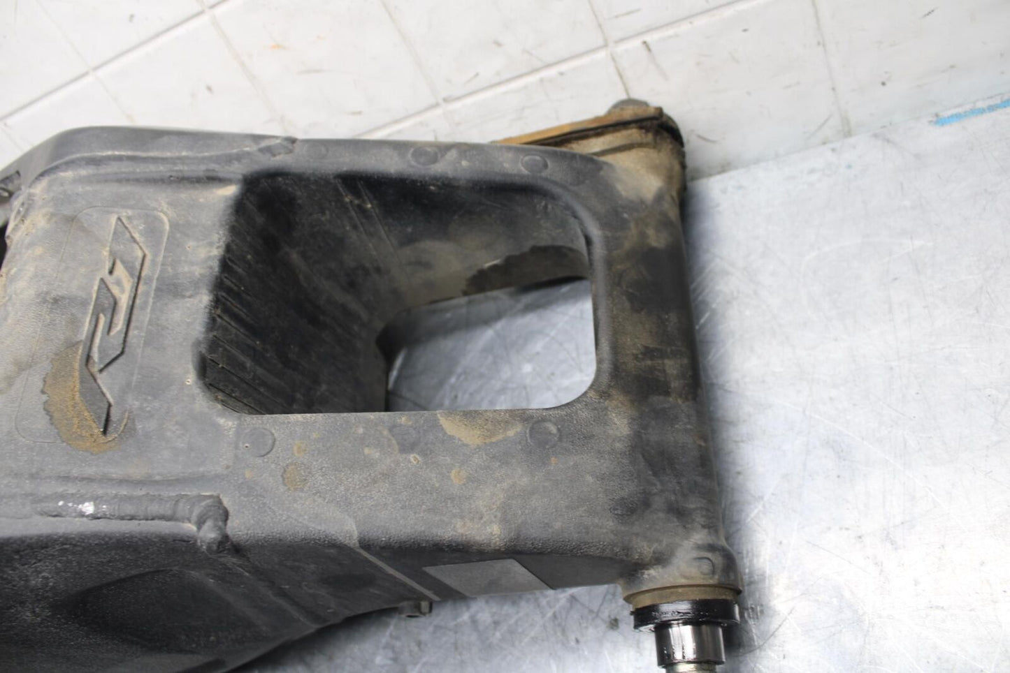 18 YAMAHA YZF R1  REAR SWINGARM BACK SUSPENSION SWING ARM BB473