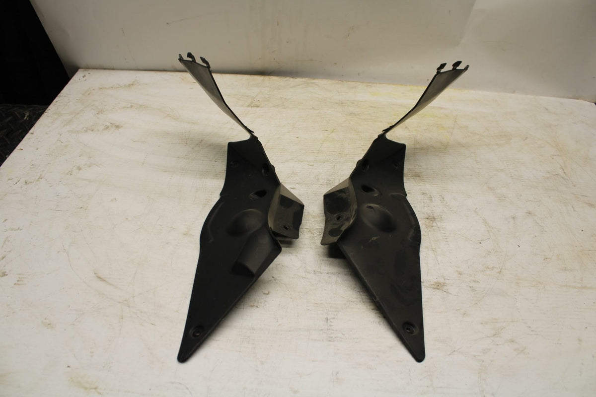 11-12 KAWASAKI NINJA 400 EX400 C LOWER FRONT UPPER INNER HEADLIGHT COWL BB358