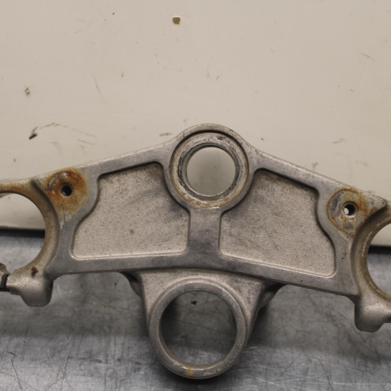 1988 Yamaha FZ600 FORKS UPPER TRIPLE TREE CLAMP BB601