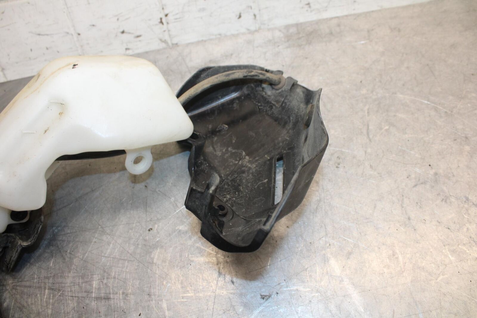 2015 Yamaha FJ09 COOLANT WATER TANK RESERVOIR BOTTLE BB41