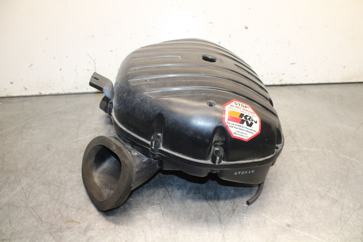 05-06 SUZUKI GSXR1000 AIRBOX AIR INTAKE FILTER BOX 13700-41G00 BB677