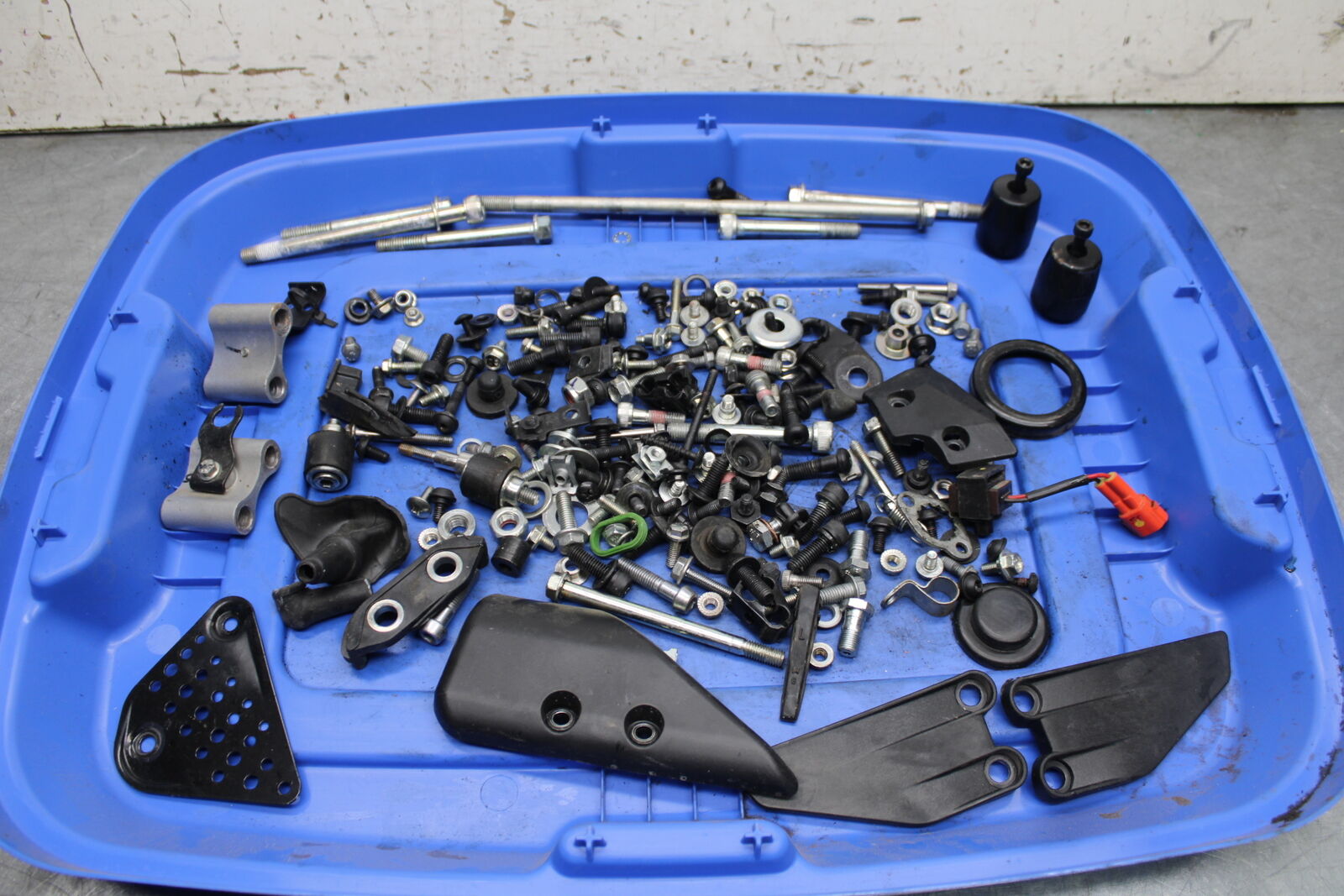 17-24 KTM 390 DUKE MOUNTING BOLTS HARDWARE MOTOR SCREWS BB734