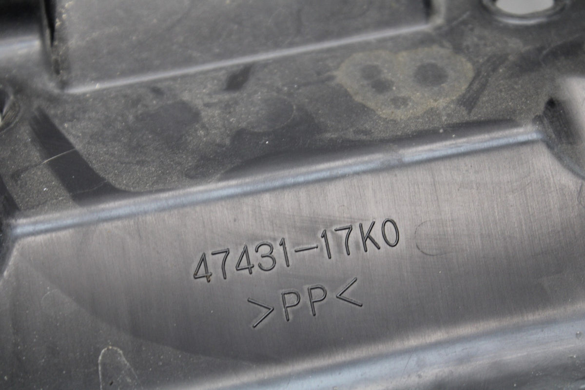 24-25 SUZUKI GSXR1000 REAR BACK TAIL UNDERTAIL BATTERY TRAY PLASTIC BB767