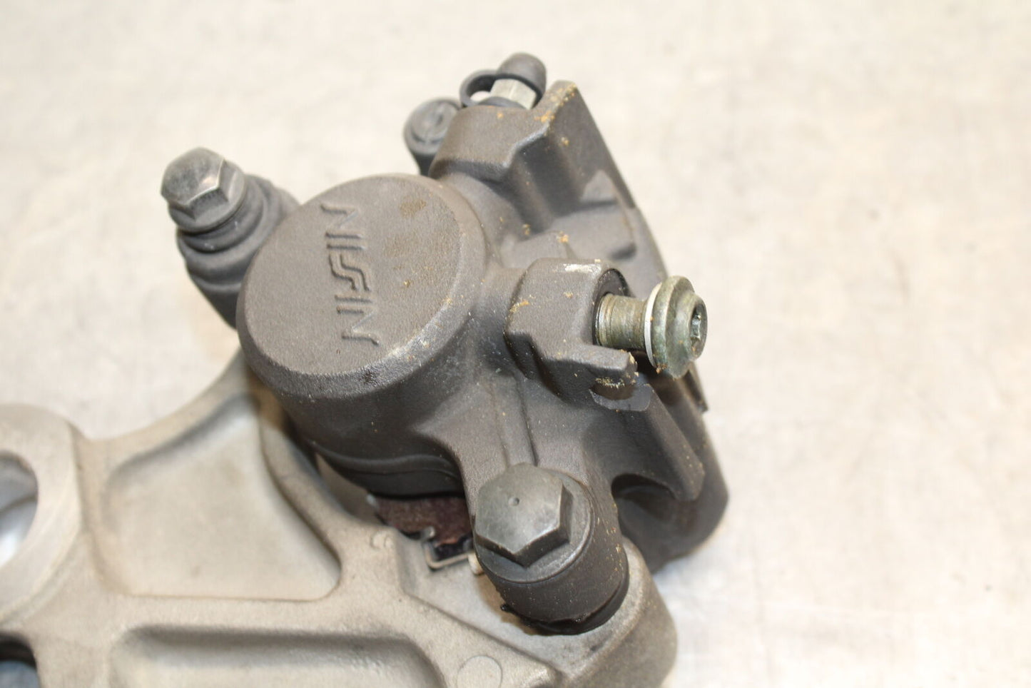 08-09 YAMAHA YZF R6S REAR BACK BRAKE CALIPER W MOUNT BRACKET BB115