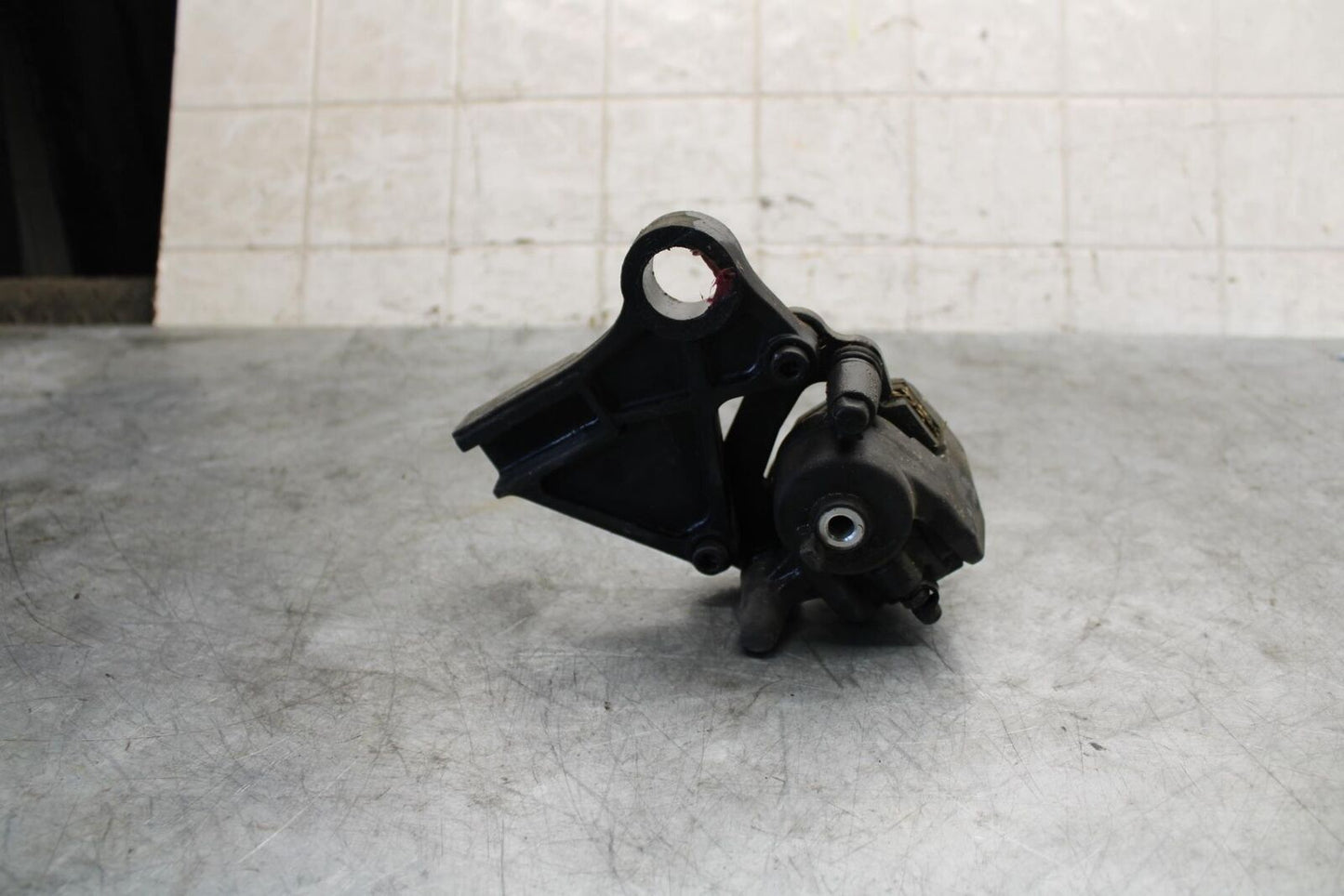 09-12 KAWASAKI NINJA ZX6R ZX600R REAR BACK BRAKE CALIPER W MOUNT BRACKET BB544
