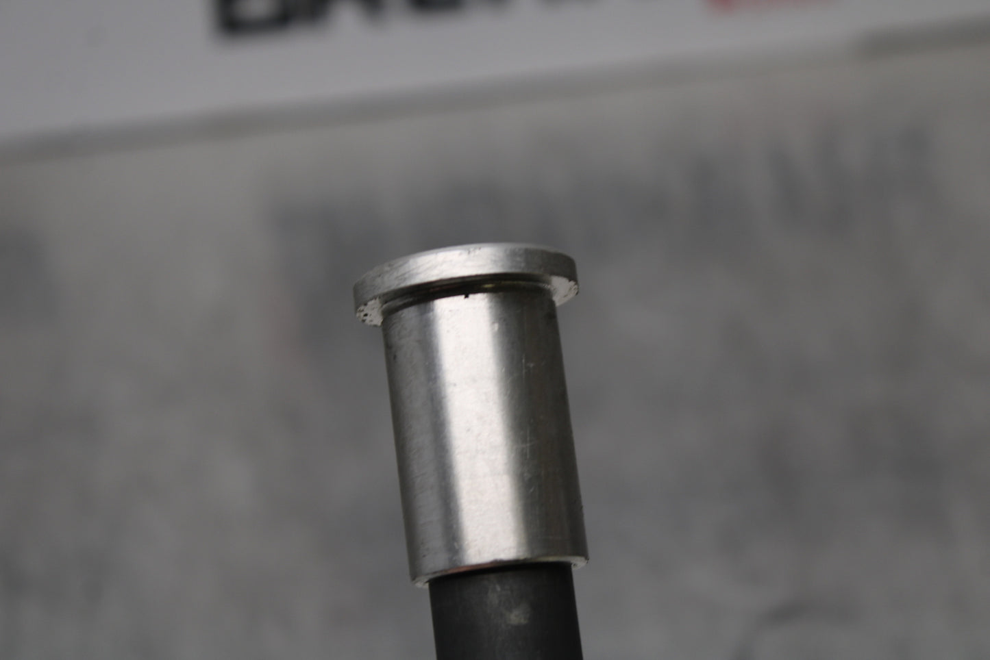 04-05 KAWASAKI NINJA ZX10R FRONT WHEEL RIM AXLE PIVOT BOLT BB163