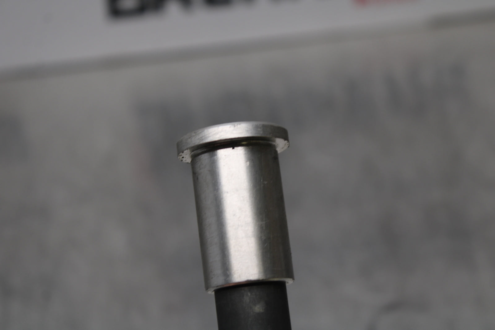 04-05 KAWASAKI NINJA ZX10R FRONT WHEEL RIM AXLE PIVOT BOLT BB163