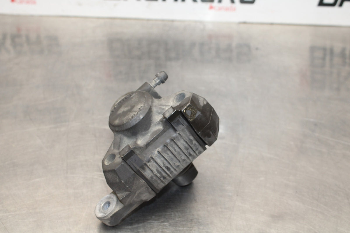 00 SUZUKI GSXR750 REAR BACK BRAKE CALIPER W MOUNT BRACKET BB820