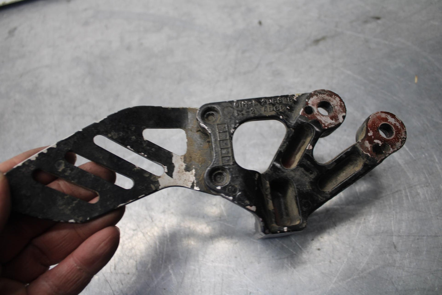 08-10 SUZUKI GSXR 600  LEFT REARSET  DRIVER FOOT PEG BRACKET MOUNT BB101 #B
