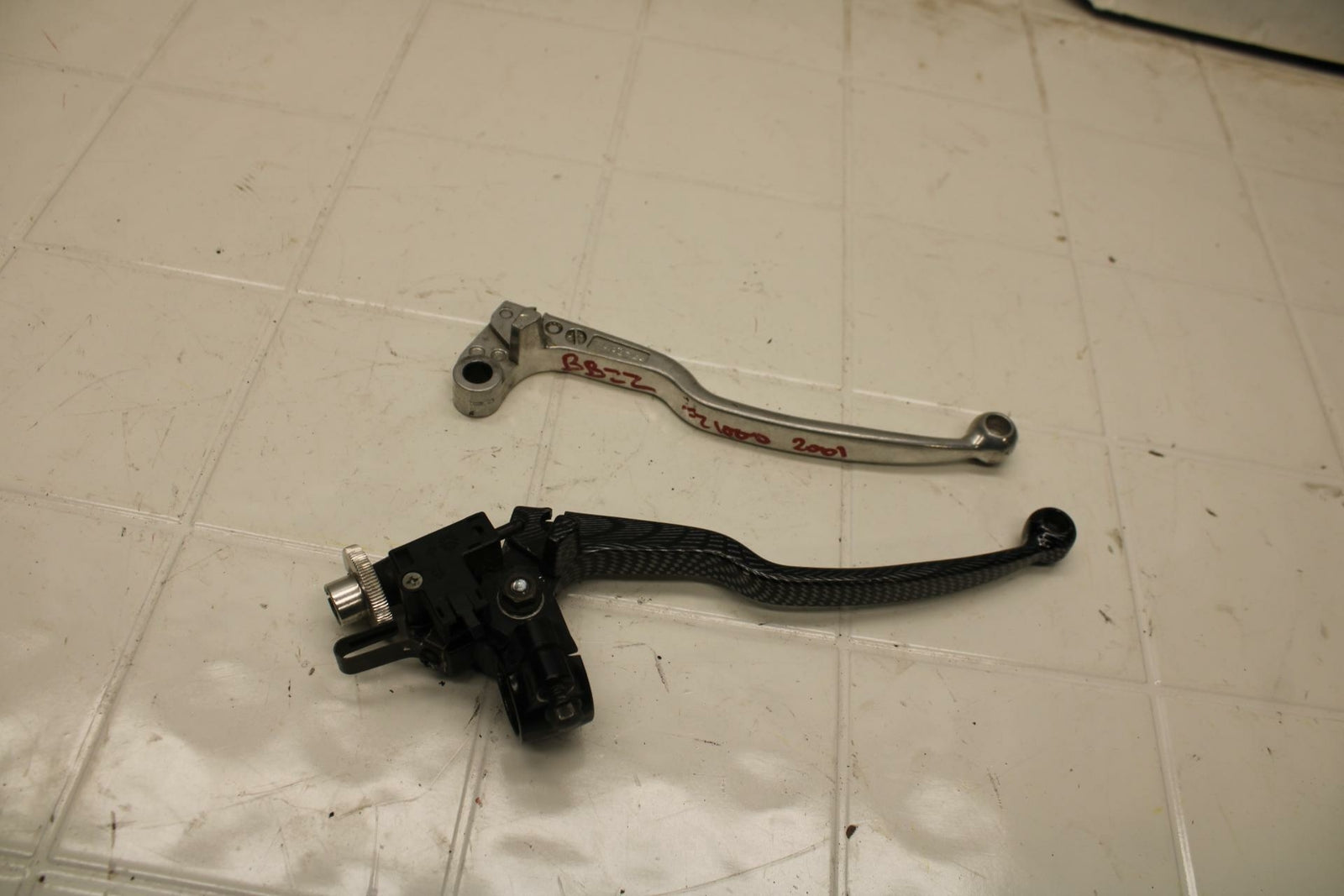01-05 YAMAHA FZS1000 CLUTCH PERCH MOUNT WITH LEVER BB 04 