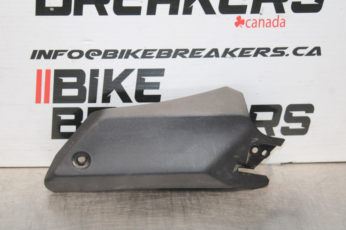 22-25 YAMAHA YZF R7 RIGHT MID UPPER SIDE FAIRING COWL PLASTIC BB769