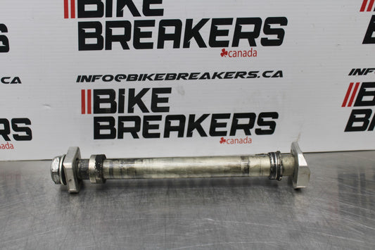 08-10 SUZUKI GSXR 600 REAR AXLE BACK WHEEL RIM PIVOT BOLT AXEL BB202