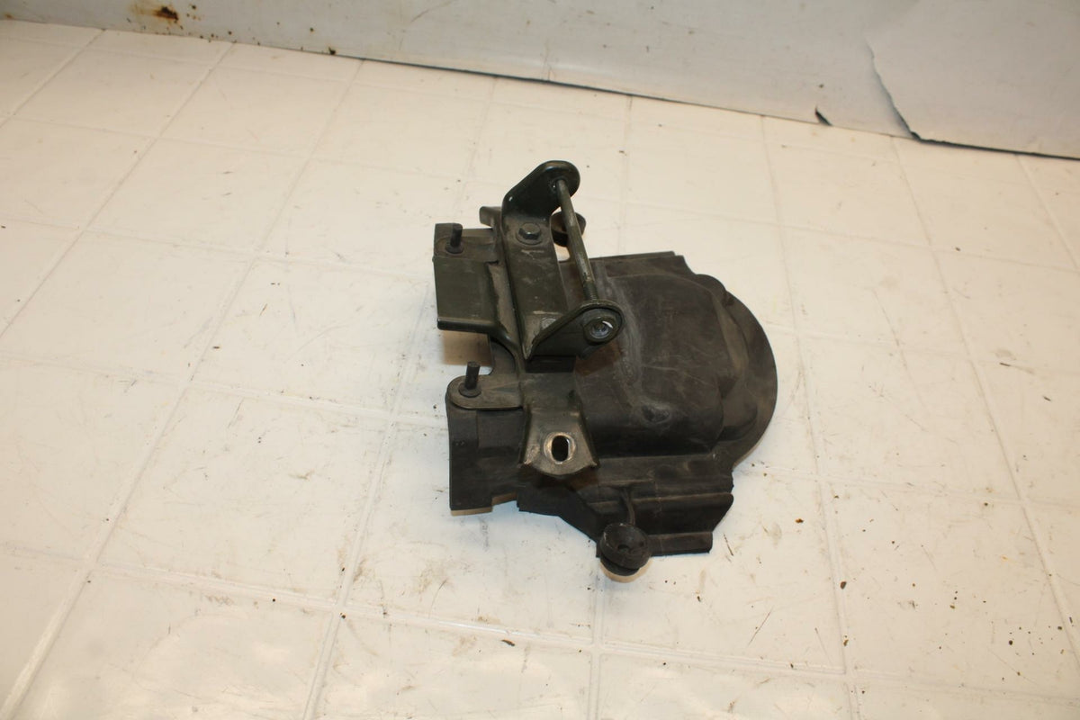 01-05 YAMAHA FZS1000 GAS TANK FUEL CELL PETROL RESERVOIR BRACKET MOUNT BB10
