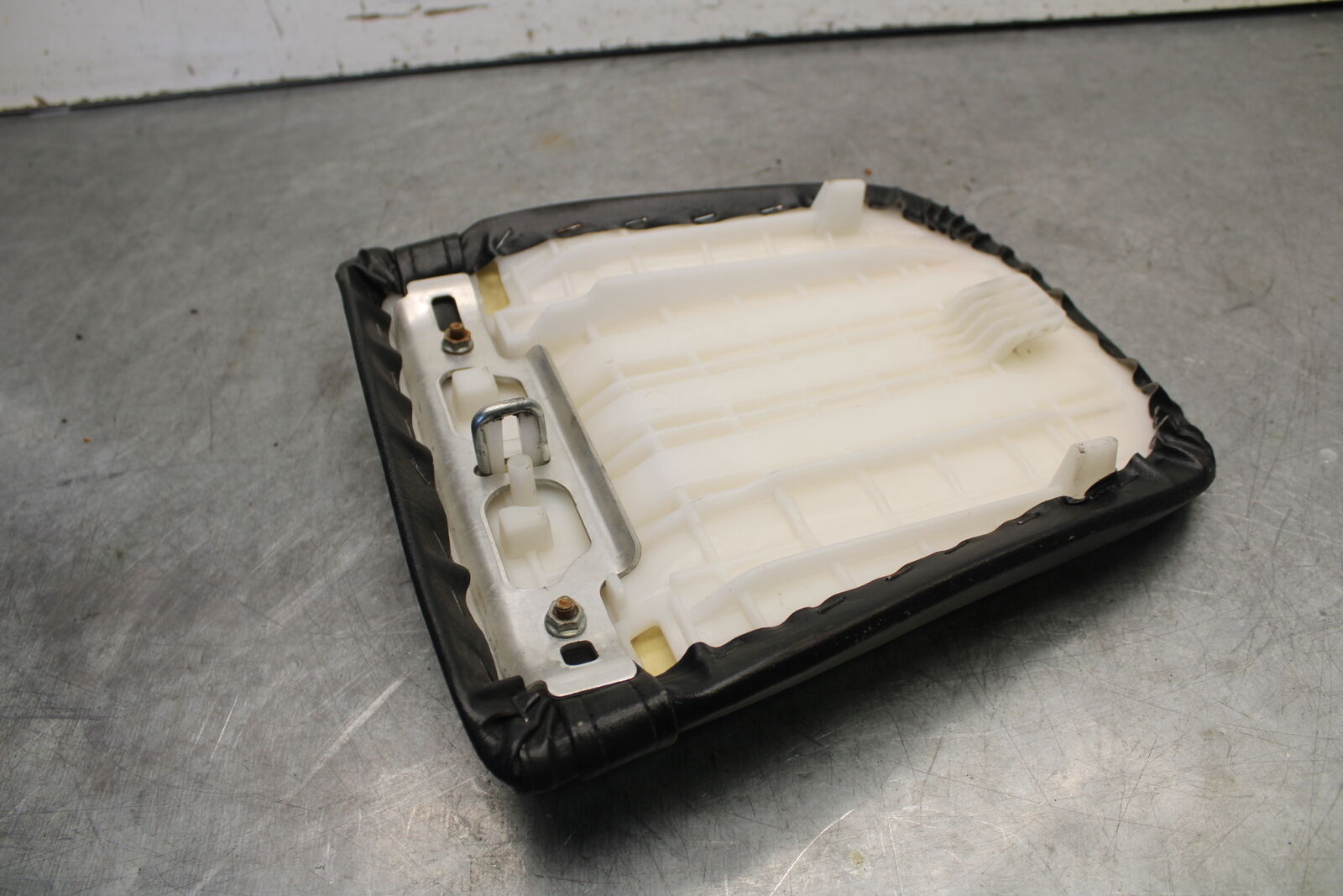 07-12 HONDA CBR600RR REAR BACK PASSENGER TANDEM SEAT PAD SADDLE PILLION BB672