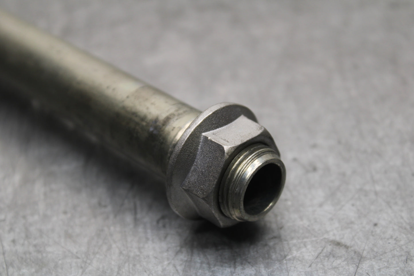 13-18 KAWASAKI NINJA ZX6R REAR BACK SWINGARM BOLT SUSPENSION PIVOT AXLE BB666