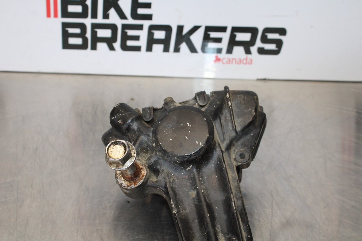 76-77 HONDA GOLDWING 1000 REAR BACK BRAKE CALIPER W MOUNT BRACKET BB171
