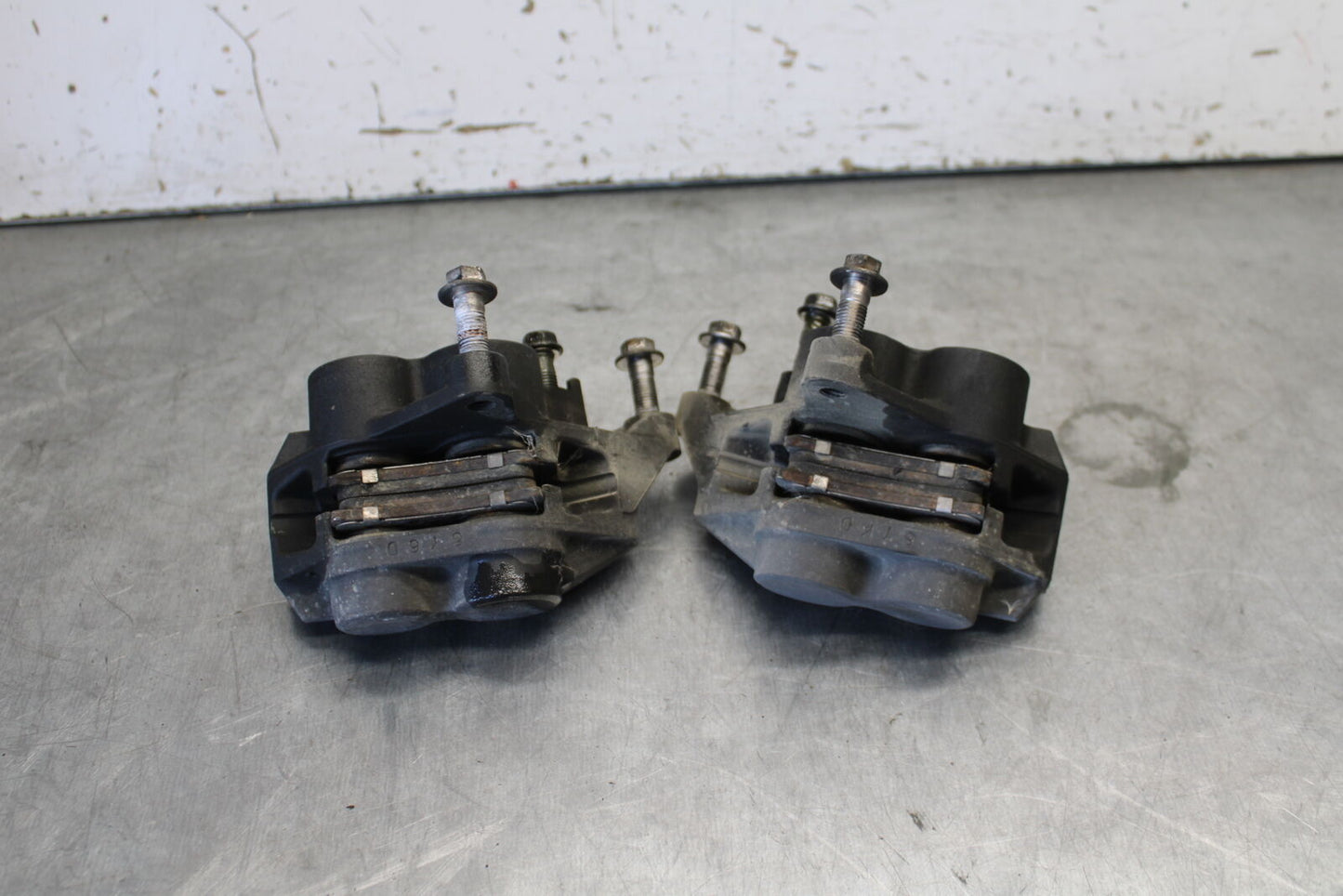 07-09 YAMAHA FZ6 RIGHT LEFT FRONT BRAKE CALIPER SET PAIR CALIPERS BB713