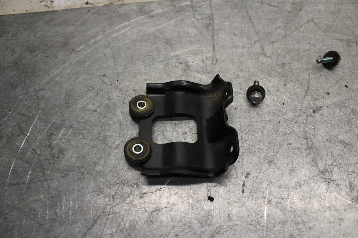 2015 Yamaha YZF R3 GAS TANK FUEL CELL PETROL RESERVOIR BRACKET MOUNT BB526