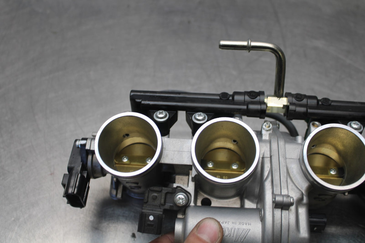 25 KAWASAKI Z900 MAIN FUEL INJECTORS / THROTTLE BODIES BB928