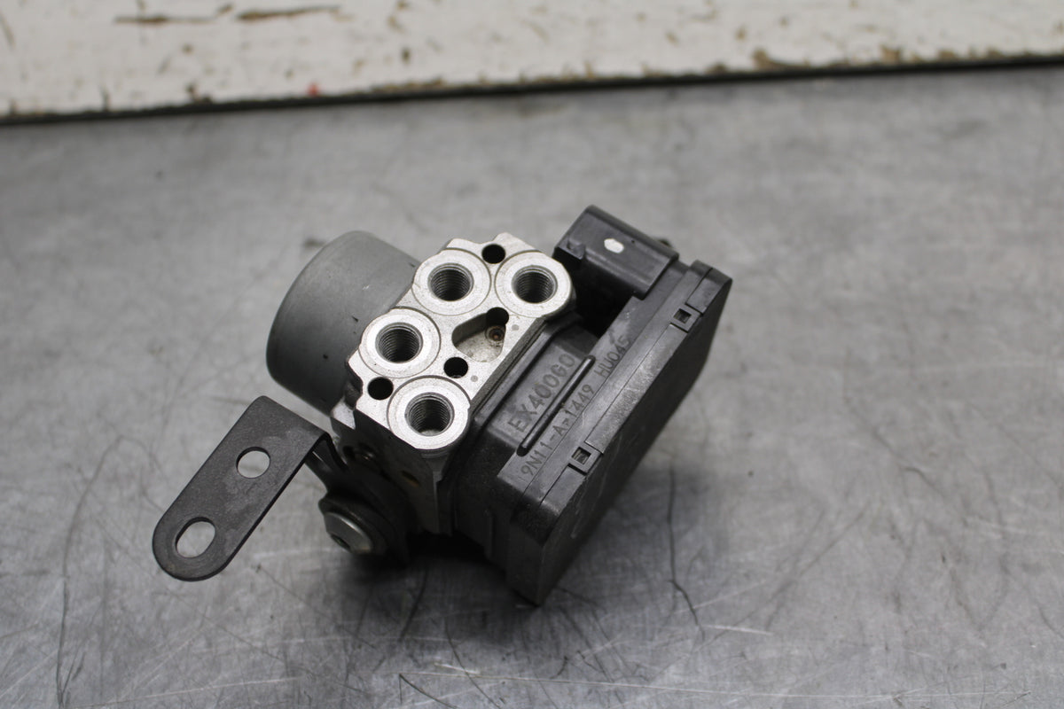 19-22 KAWASAKI Z400 ABS PUMP UNIT MODULE BB738