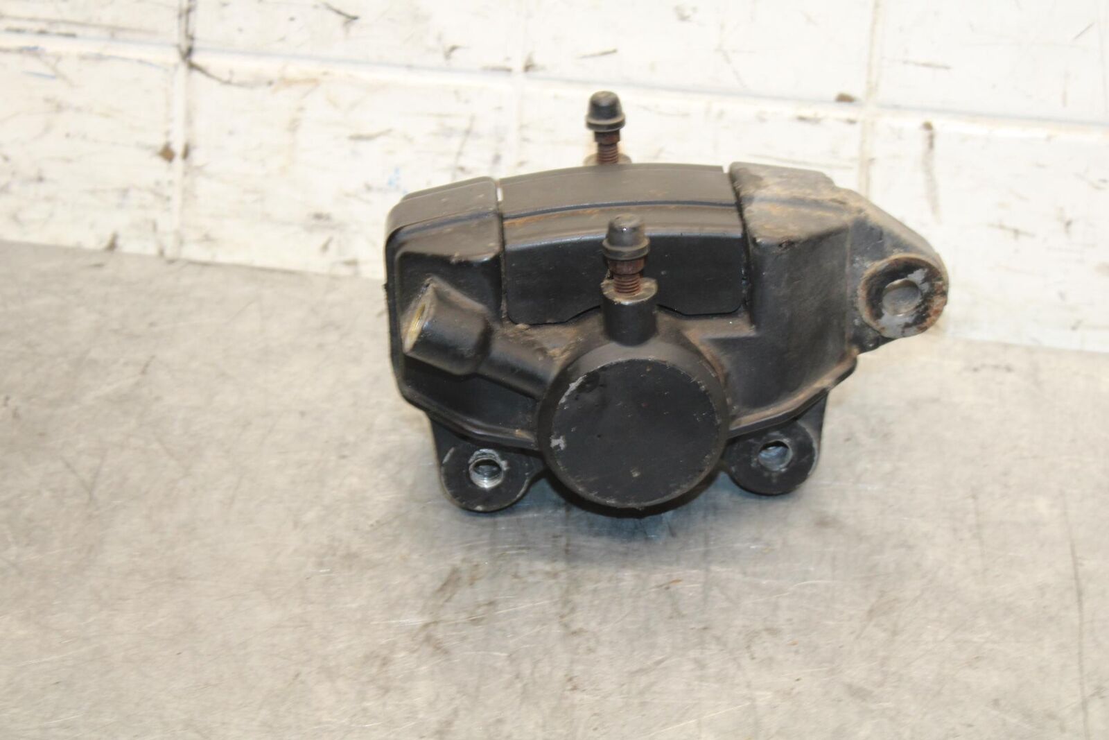 1982 Suzuki GS1100ES REAR BACK BRAKE CALIPER BB55