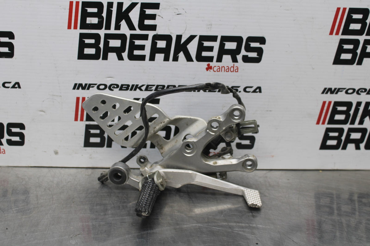 08-16 YAMAHA YZF R6 RIGHT REARSET REAR SET DRIVER FOOT PEG REST STOP BB798