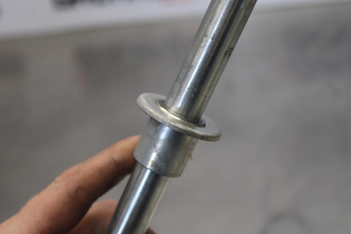 07 SUZUKI BOULEVARD M50 FRONT WHEEL RIM AXLE PIVOT BOLT BB897