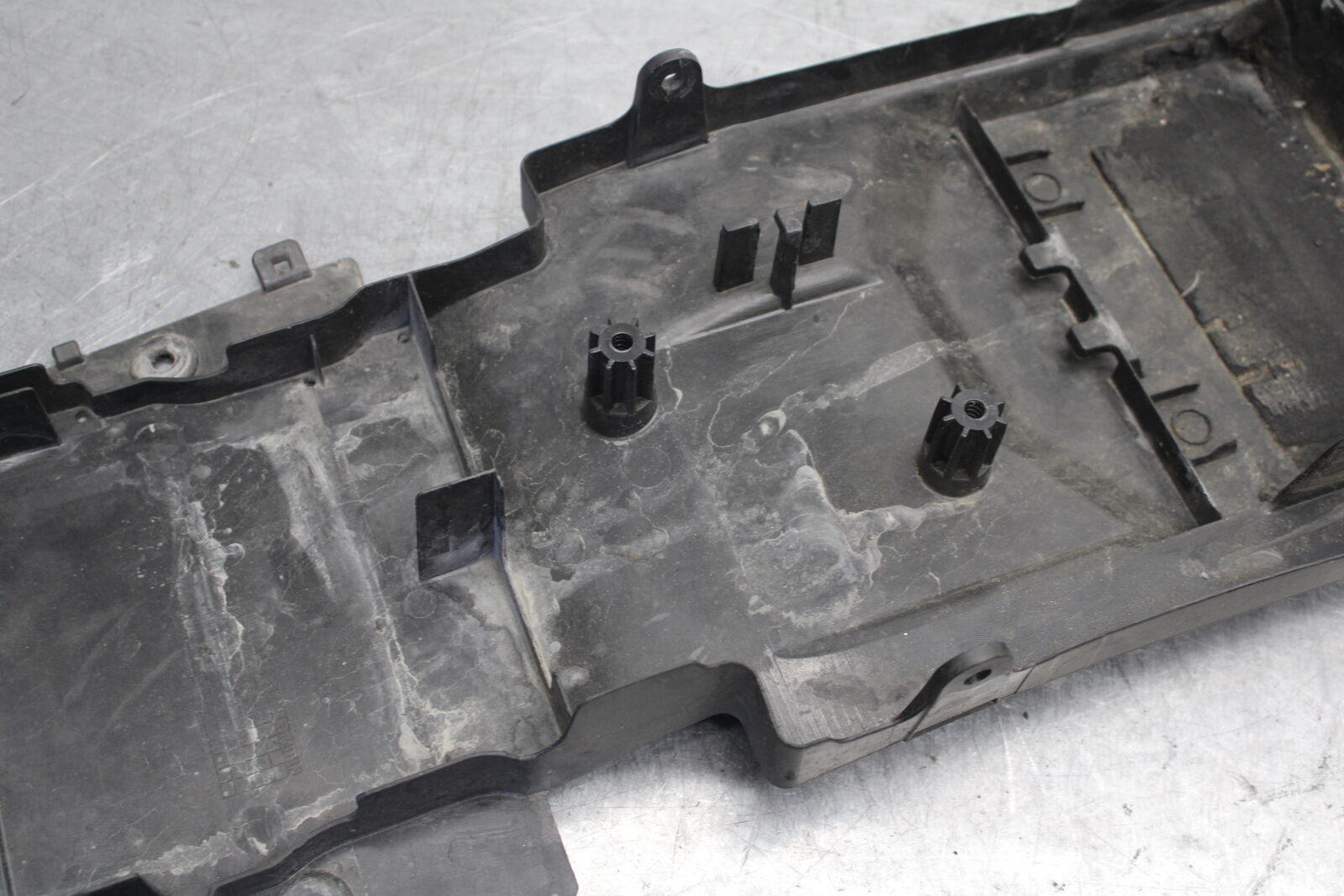 09-12 KAWASAKI NINJA ZX6R REAR BACK TAIL UNDERTAIL BATTERY TRAY PLASTIC BB698