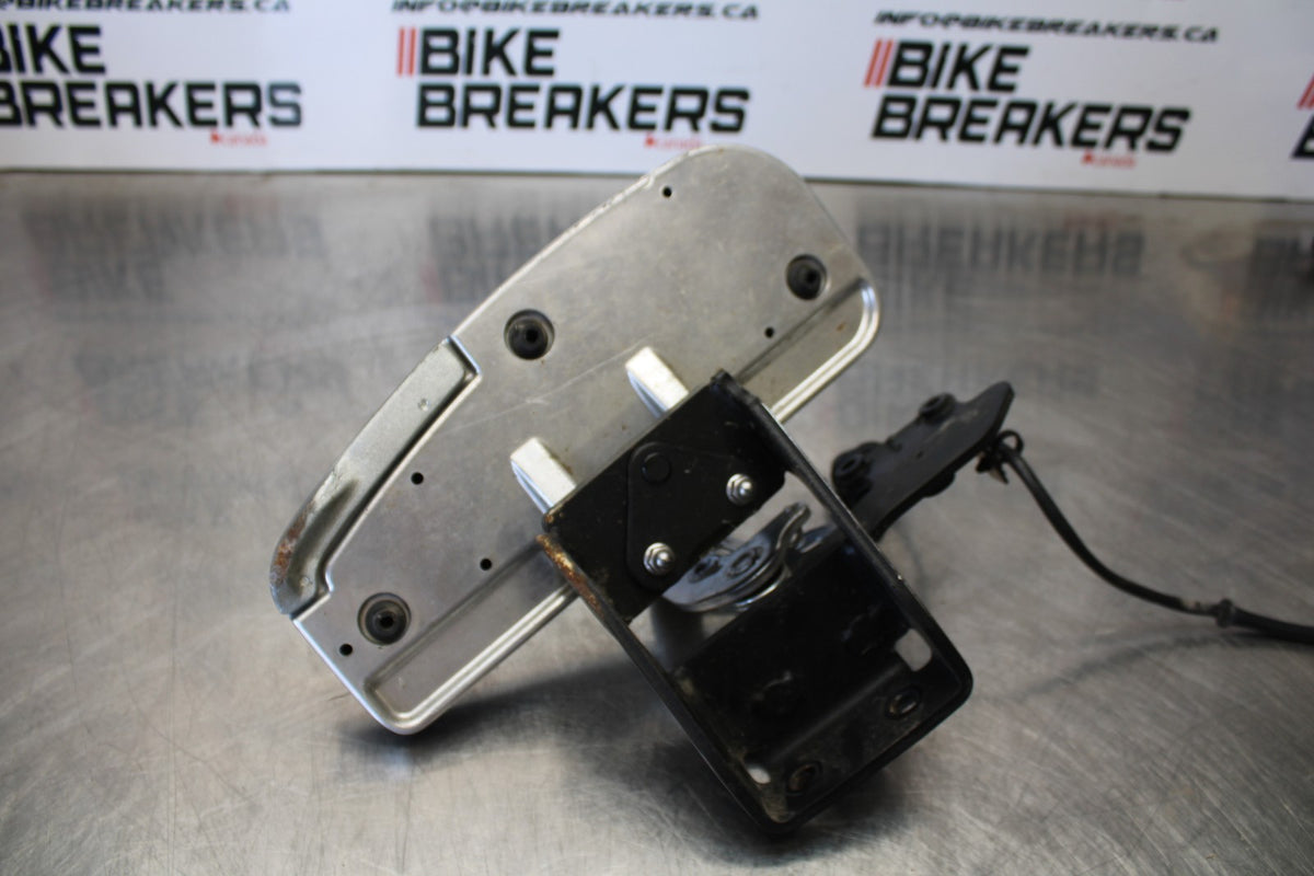 09 YAMAHA V STAR 950 RIGHT FRONT FOOT REST PEG STEP BB172