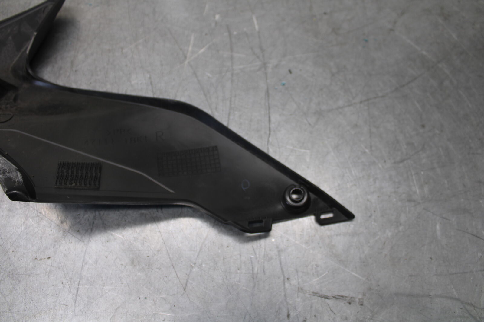 17-24 SUZUKI SV650 RIGHT GAS TANK FUEL CELL PANEL COVER TRIM COWL  BB706