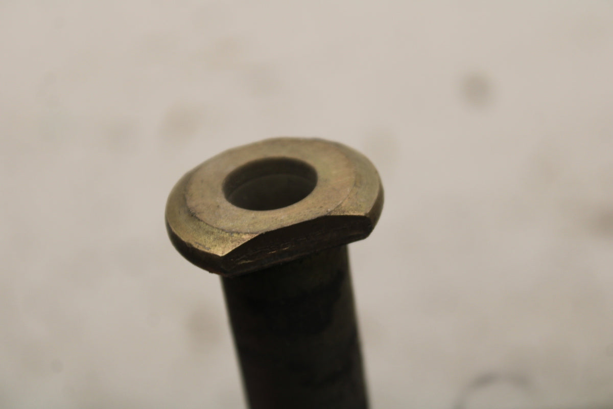 03-04 TRIUMPH DAYTONA 600 REAR AXLE BACK WHEEL RIM PIVOT BOLT AXEL BB745