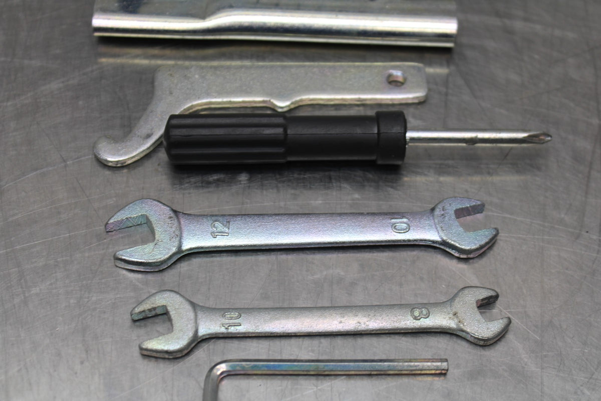 17-18 YAMAHA YZF R3 STOCK TOOLS OEM TOOL BAG KIT SET BB813