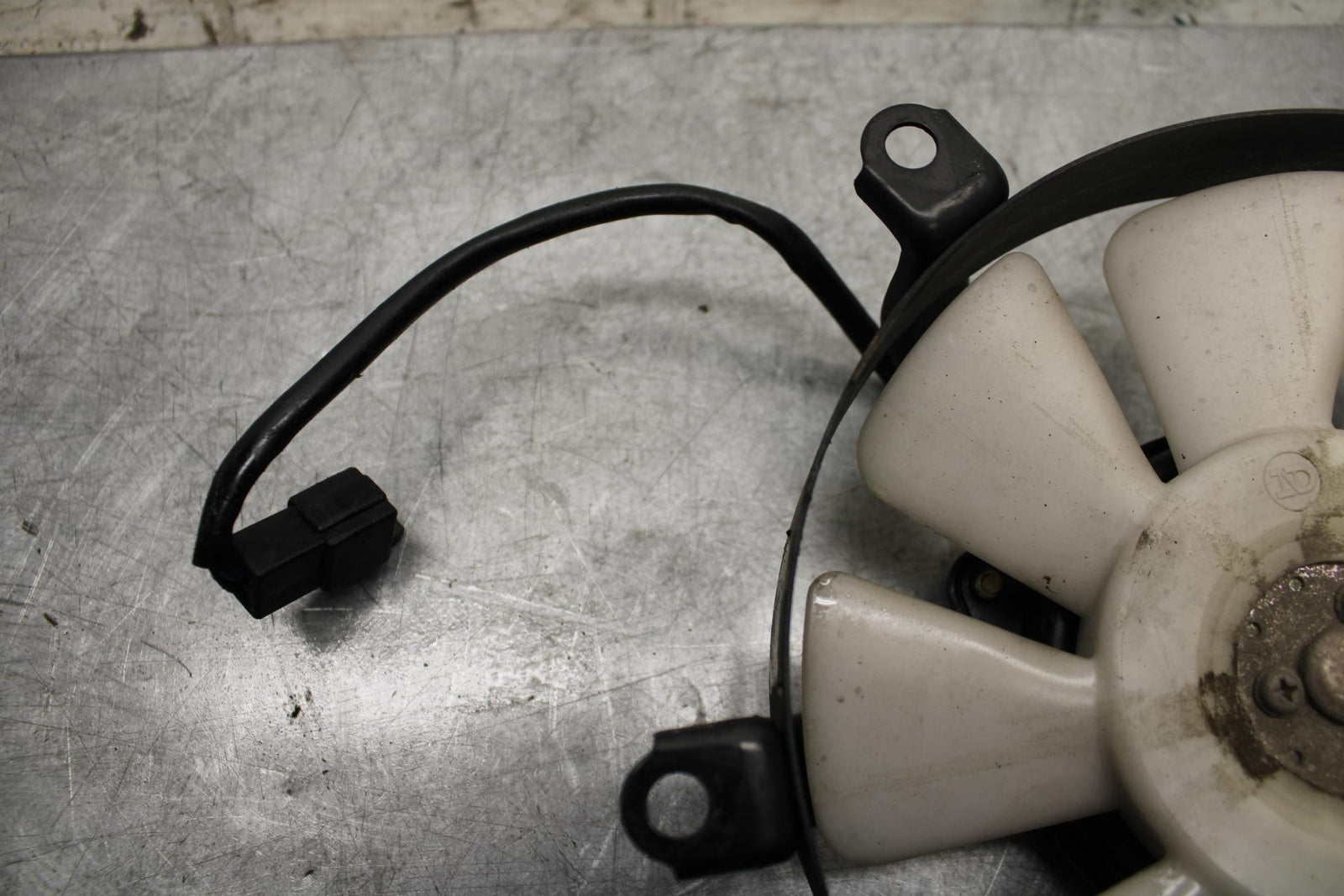 2001 Kawasaki Ninja ZX6 ZX600E ENGINE RADIATOR COOLING FAN BB547