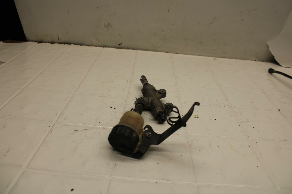 08-16 YAMAHA YZF R6 REAR BACK BRAKE MASTER CYLINDER W RESERVOIR BB406