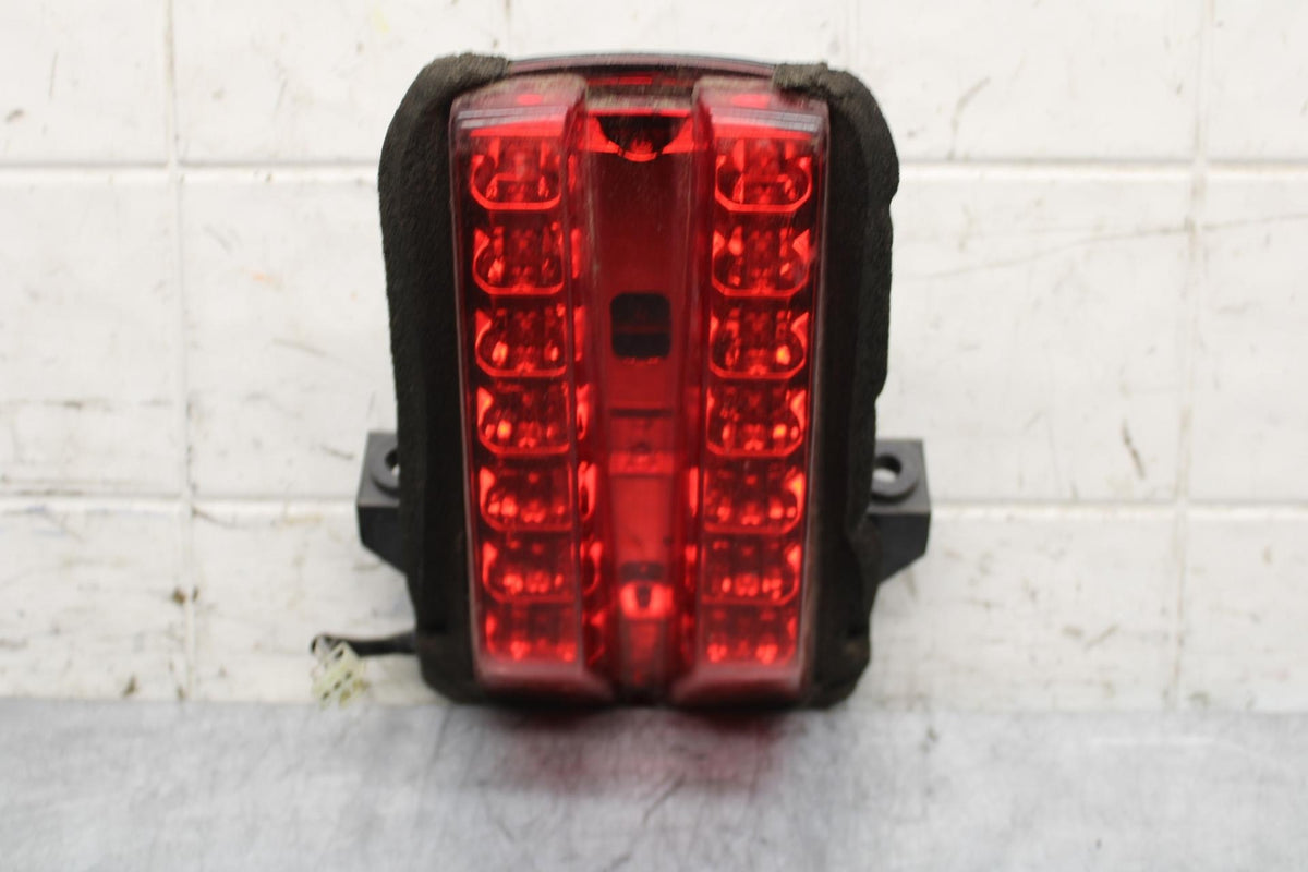 2006 Suzuki SV650S REAR TAIL TAILLIGHT BACK BRAKE LIGHT BB65