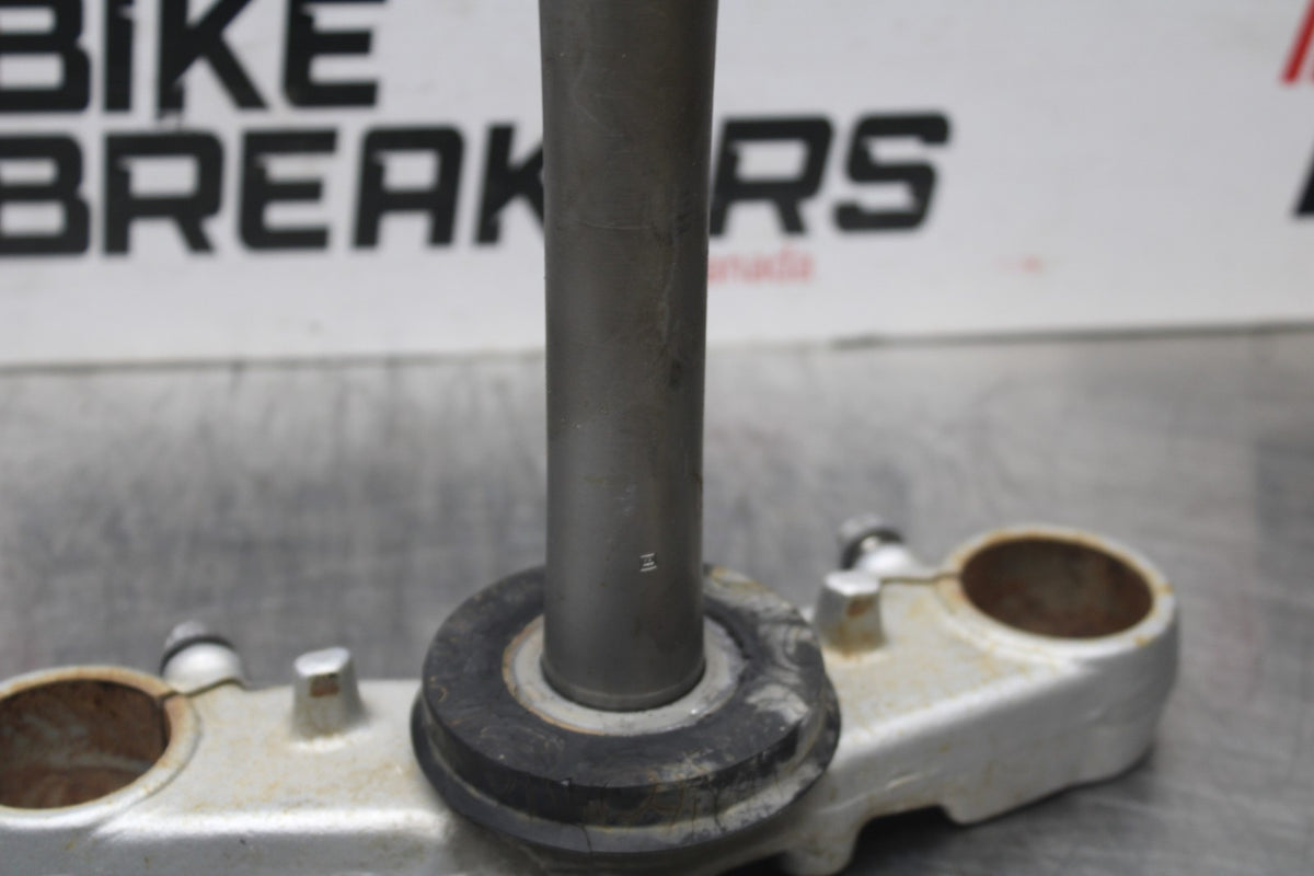 06 SUZUKI SV650S FRONT FORKS CLAMP LOWER TRIPLE TREE STEM BB783