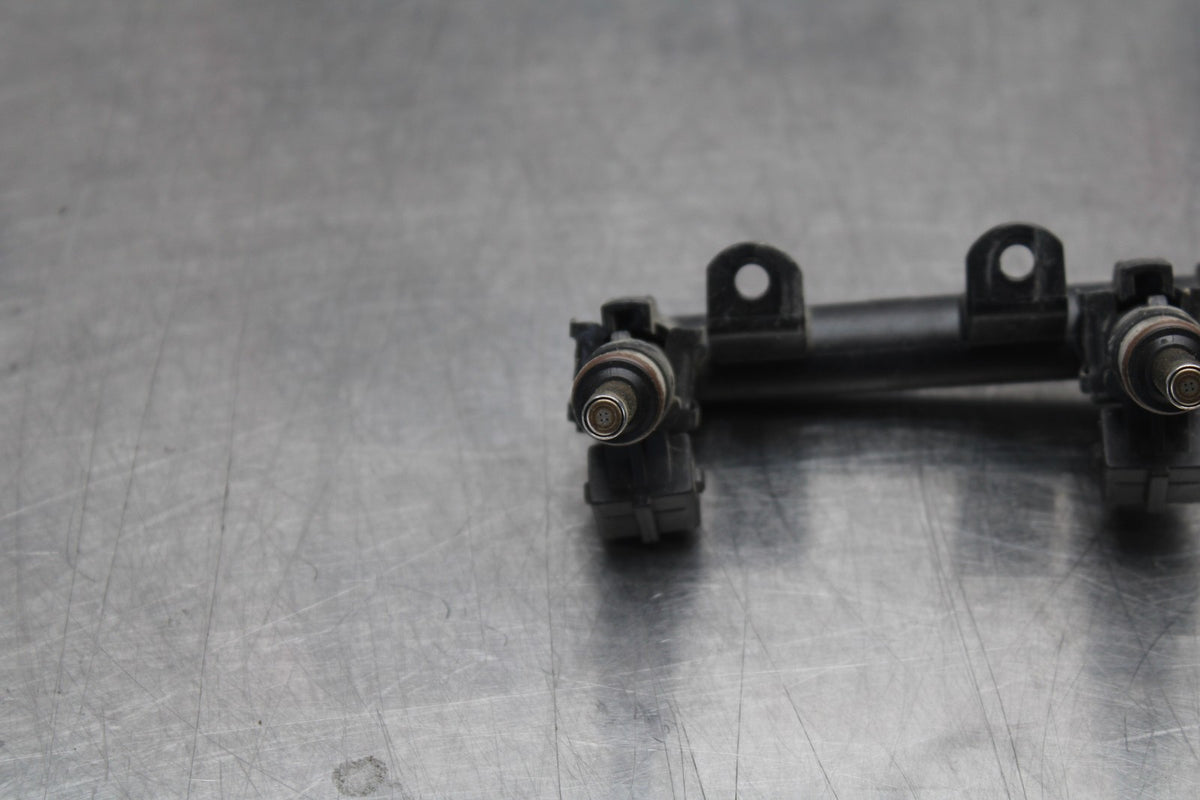 12-14 BMW S1000RR SECONDARY FUEL INJECTORS TOP AIRBOX GAS RAIL BB204